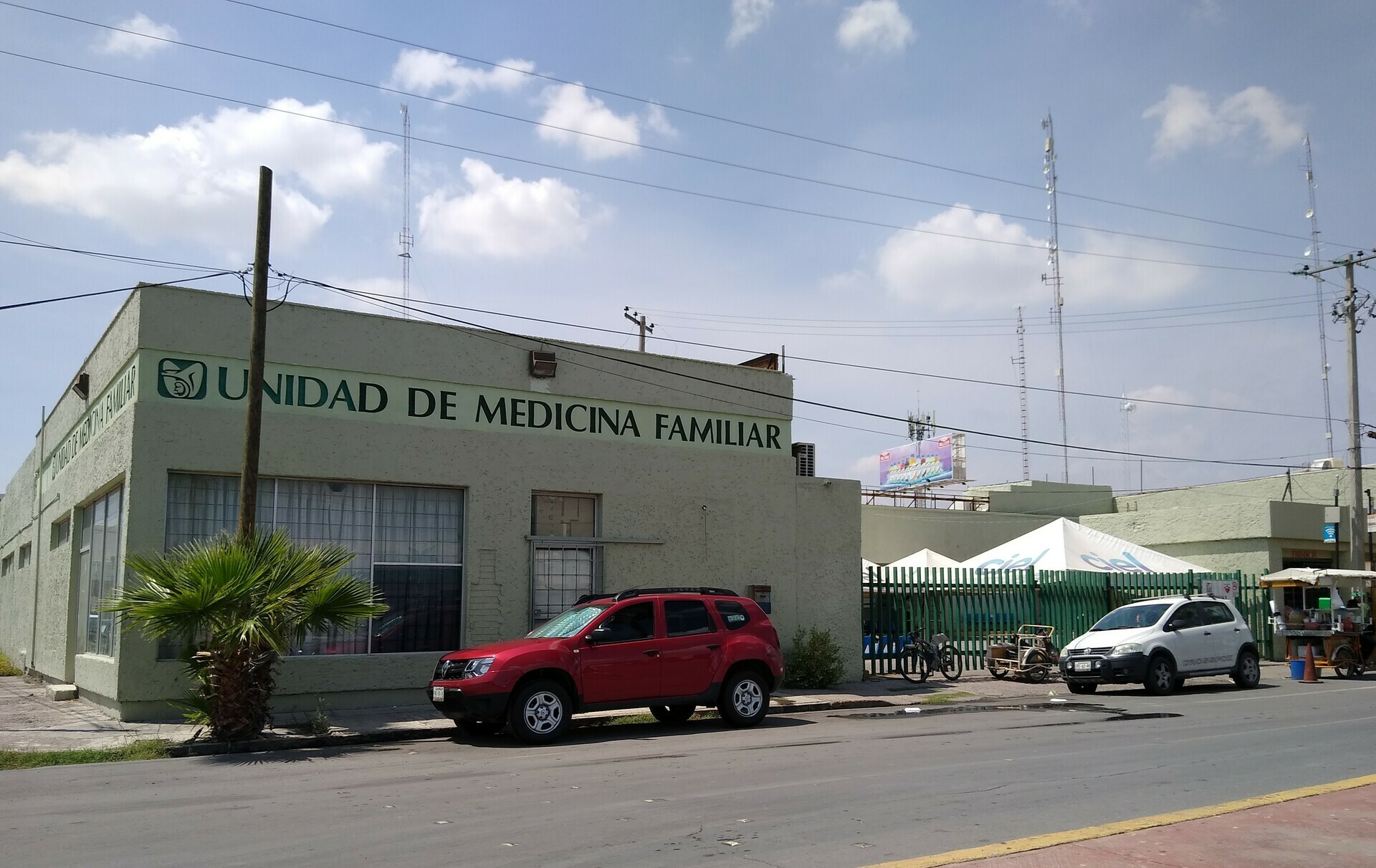 Por obras de drenaje, ajustan acceso a UMF No. 80 del IMSS en Torreón