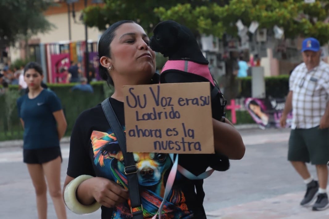 Exigen justicia para Rocky; multitud se manifiesta en Saltillo y rinde homenaje en Pets Care