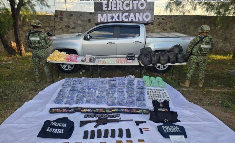 Decomisan 2 mdp, armas y más de 20 mil dosis de droga en Peñón Blanco, Durango