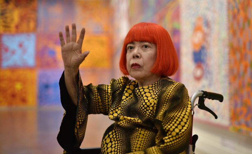 Murió Yayoi Kusama, la artista de los lunares, a los 97 años