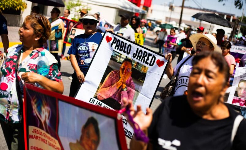 Con rostros y consignas, familias de desaparecidos toman Paseo Colón