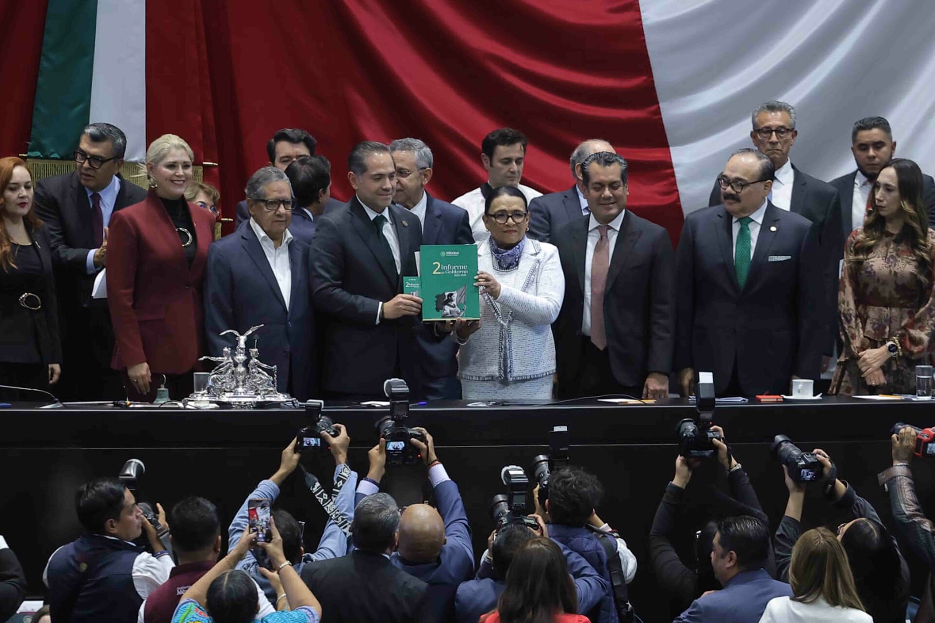 Entregan Segundo Informe de Gobierno de Sheinbaum al Congreso