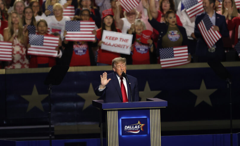 Trump cierra la convención republicana con un llamado personal a votar en noviembre