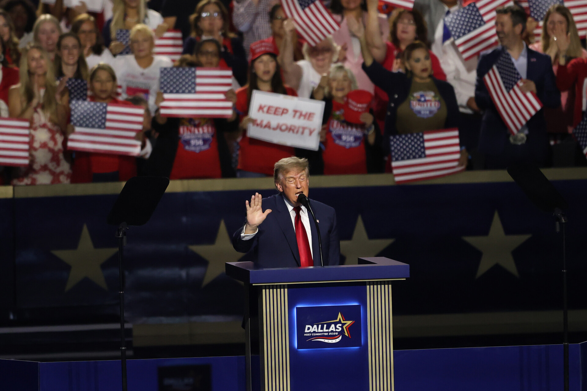 Trump cierra la convención republicana con un llamado personal a votar en noviembre
