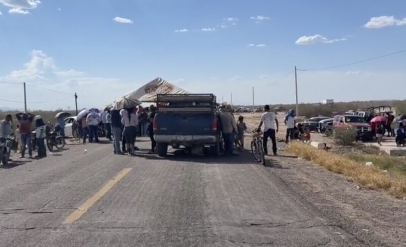 Bloquean carretera a Saltillo para exigir localización de hombre desaparecido en Viesca
