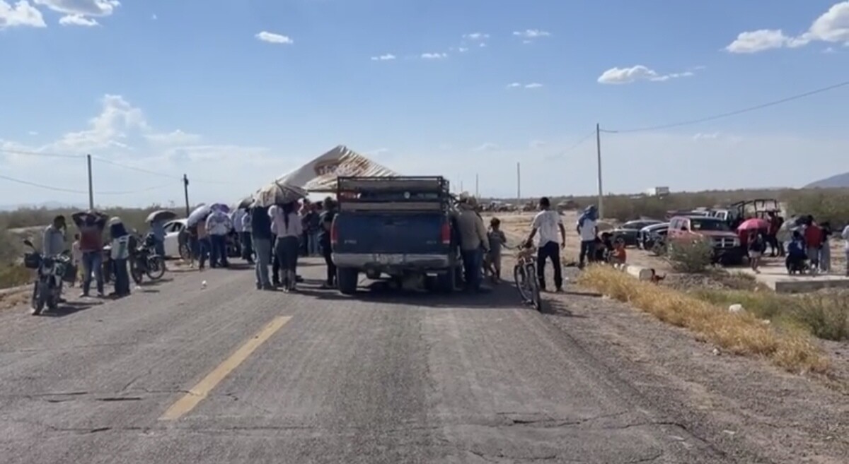 Bloquean carretera a Saltillo para exigir localización de hombre desaparecido en Viesca