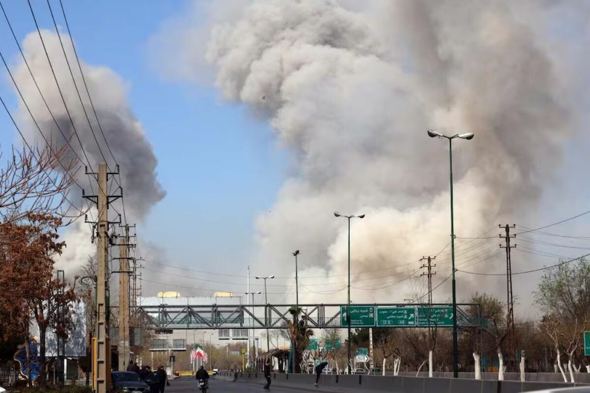 Irán acusa a EU de usar armas químicas en el primer día de la guerra; ataque dejó 21 muertos