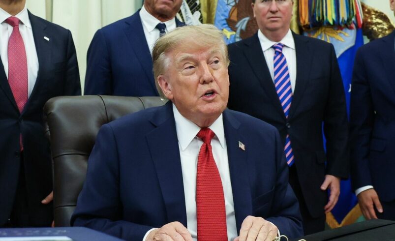 Trump anuncia acuerdo con Dinamarca para asumir control de seguridad en Groenlandia