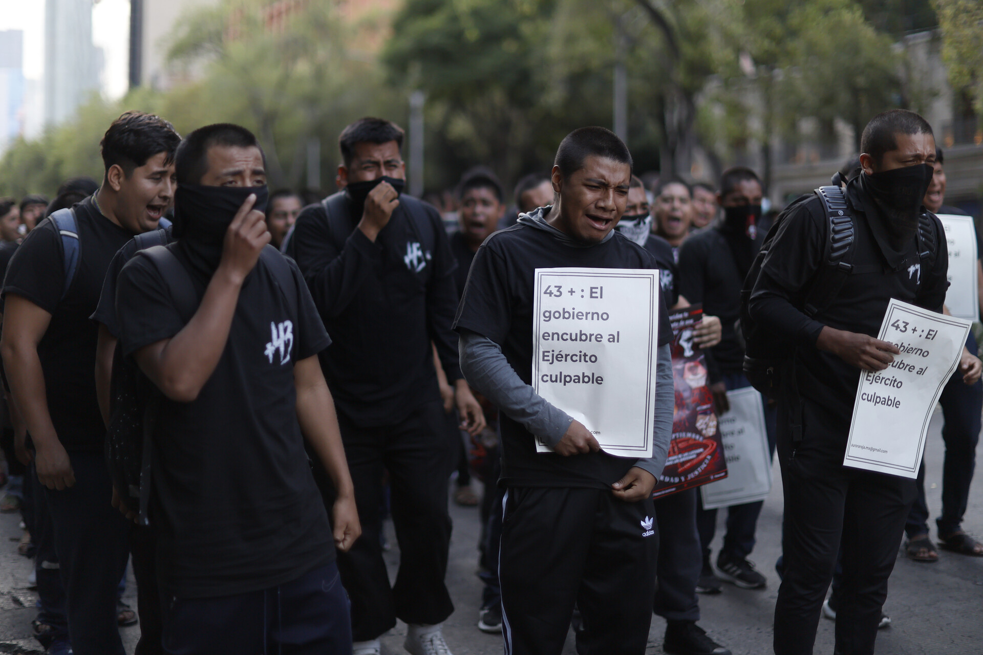‘Aquí estaremos’: a 12 años de Ayotzinapa, ocho padres murieron sin encontrar a sus hijos