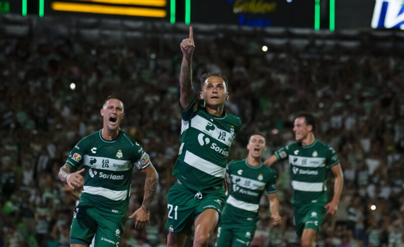 Santos vence a Pachuca en el Corona y liga su tercera victoria consecutiva