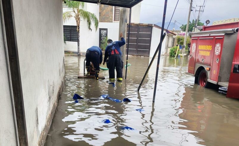 Siete puntos de Torreón permanecen inundados tras las lluvias