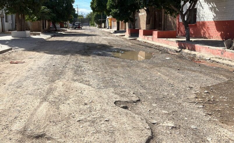 Calles de Torreón siguen sin pavimentar tras obras de SIMAS; piden reparaciones