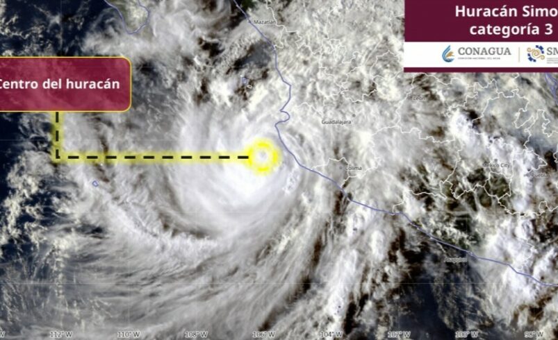 Huracán Simon se degrada a categoría 3 y mantiene alerta en el Pacífico