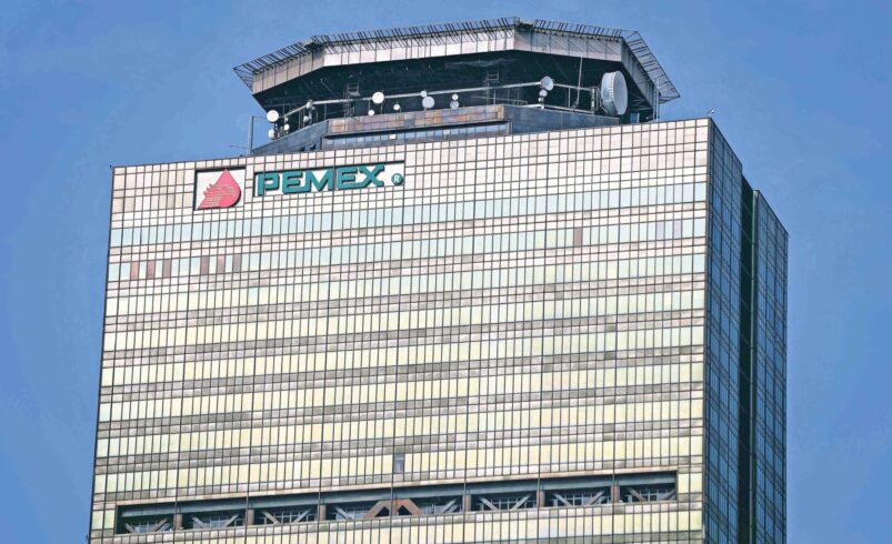 HR Ratings baja calificación global de Pemex